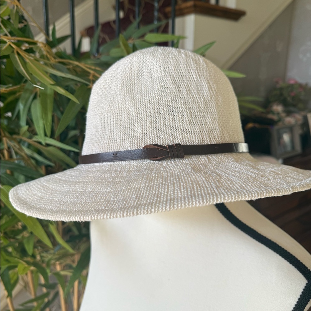 ANTHROPOLOGY ladies, cream colored hat with leather trim NWOT - Picture 3 of 9